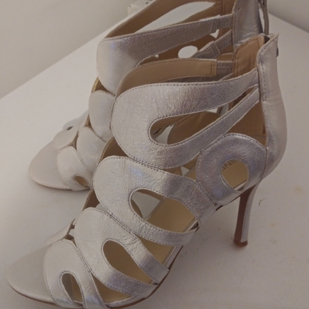 NIB Nine West Flora Metallic Heeled Sandal